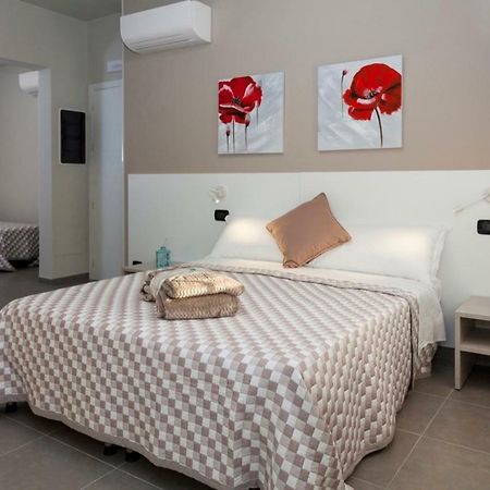 Riviera Hub Hotell Cisano sul Neva Exteriör bild