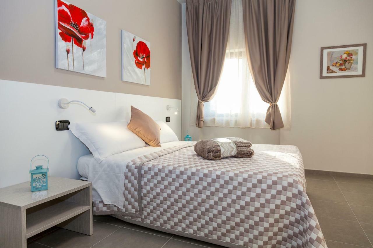 Riviera Hub Hotell Cisano sul Neva Exteriör bild