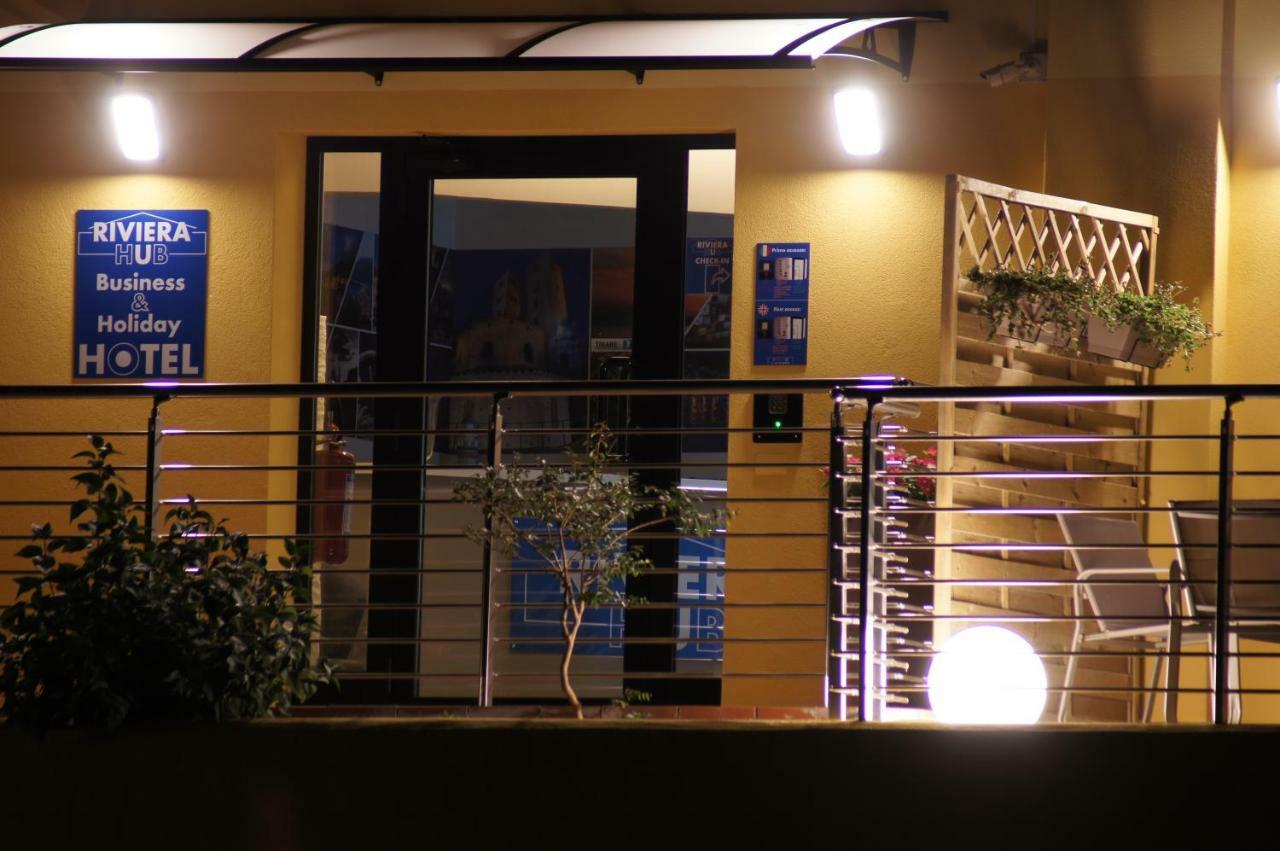 Riviera Hub Hotell Cisano sul Neva Exteriör bild
