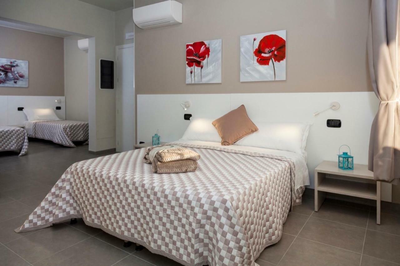 Riviera Hub Hotell Cisano sul Neva Exteriör bild